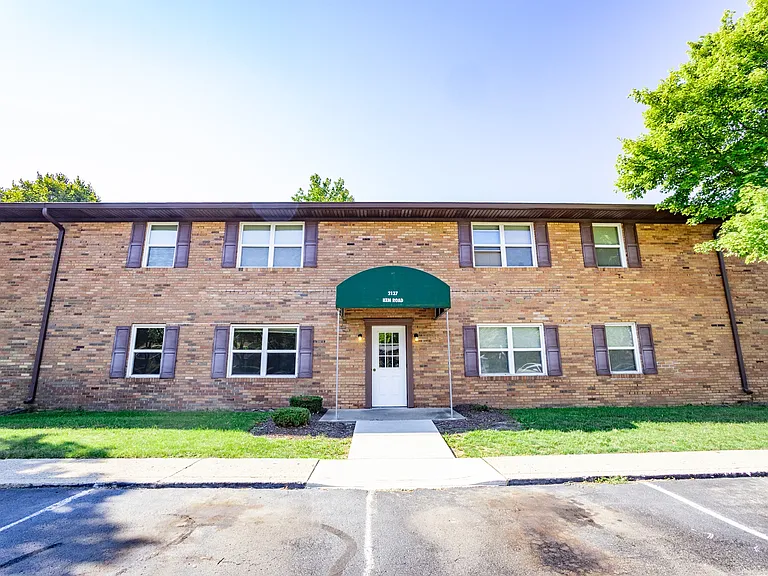 Somerset Apartments — Photo 16