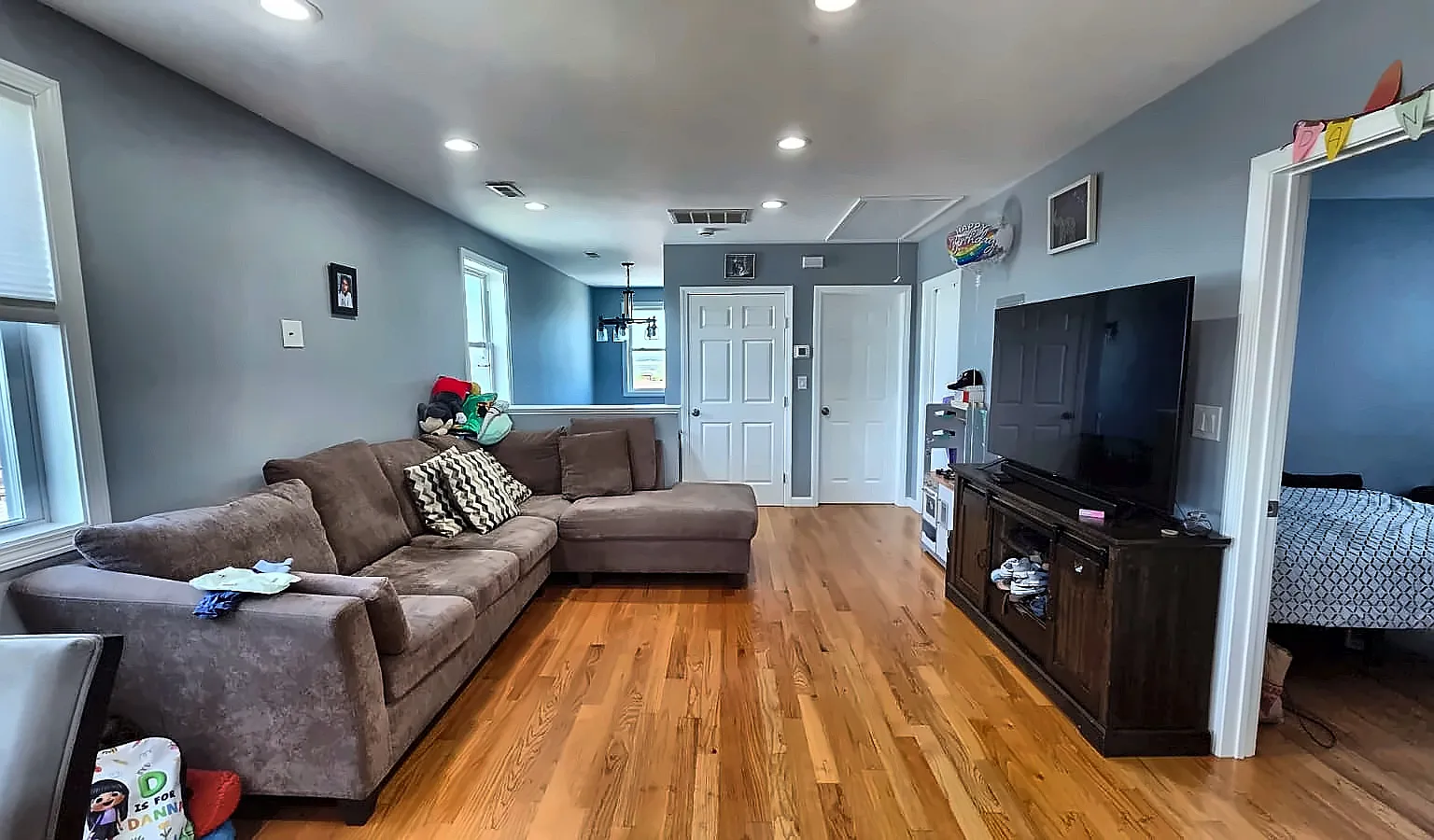 3 bed, 1225 sqft, $3,150 — Photo 1
