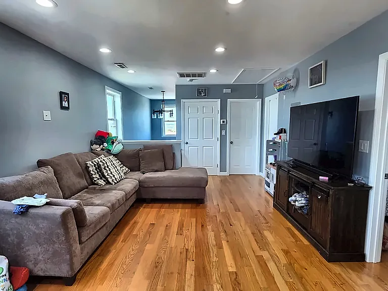 530 Mountain Ave #2 — Photo 1
