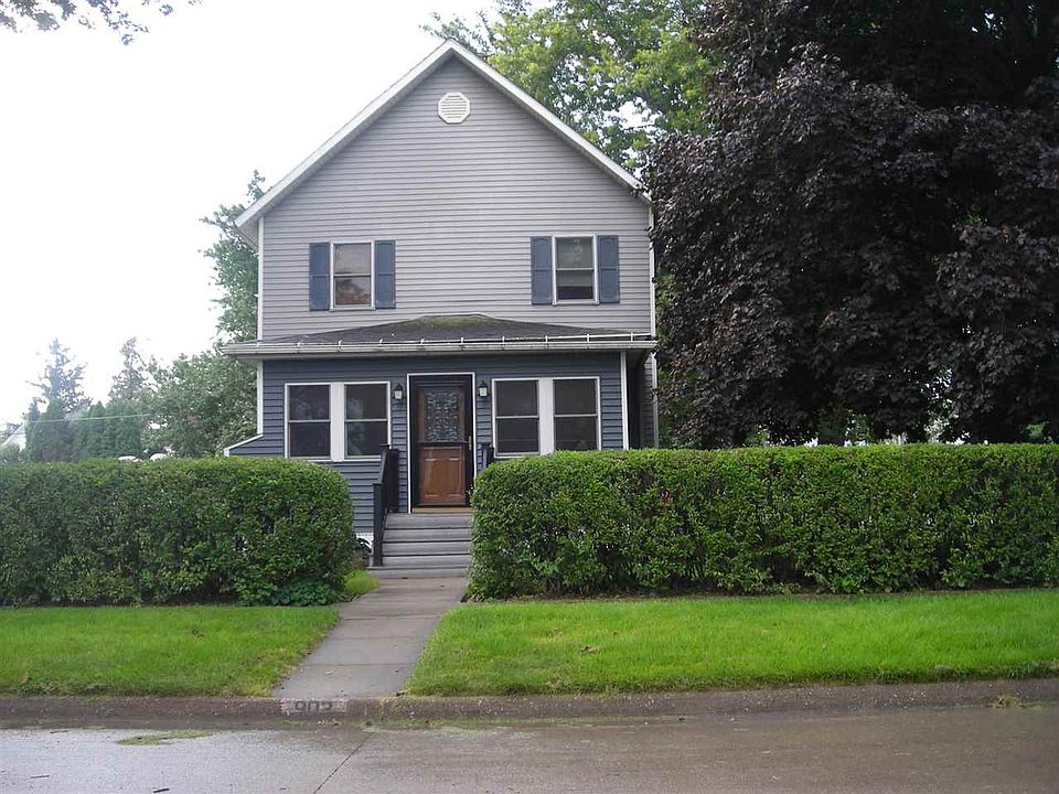 1st image of 903 E 2nd St