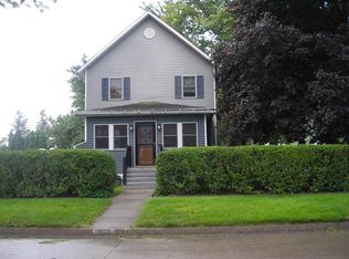 903 E 2nd St, Washington, IA 52353