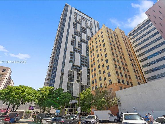 3rd image of 151 SE 1st St #Penthouse 04