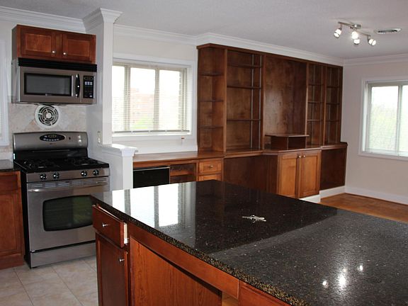 4th image of 1415 N Oak St APT 404