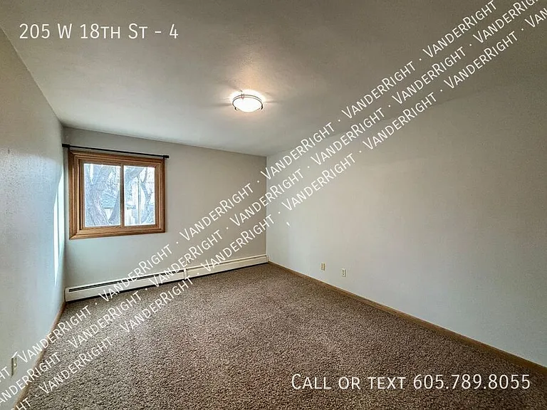 205 W 18th St — Photo 39