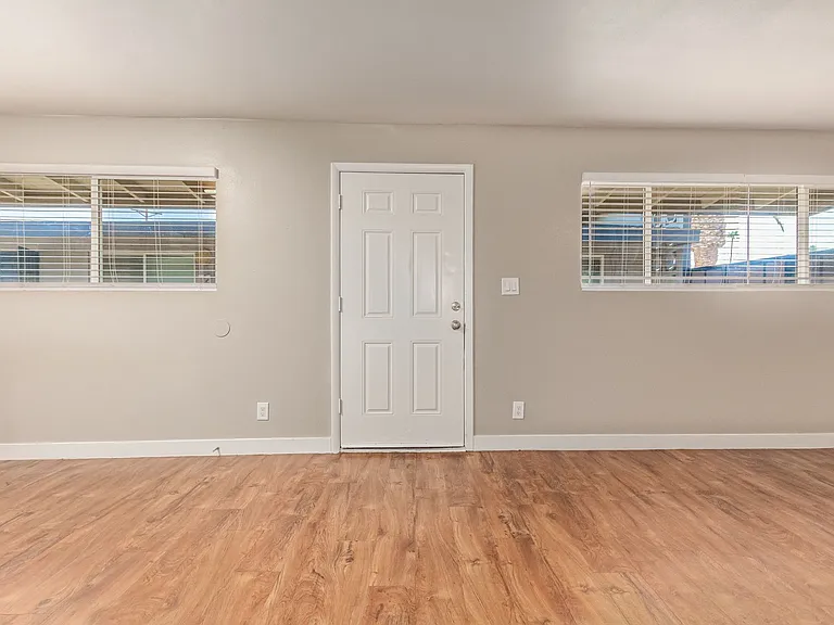 Palm View Manor — Photo 12