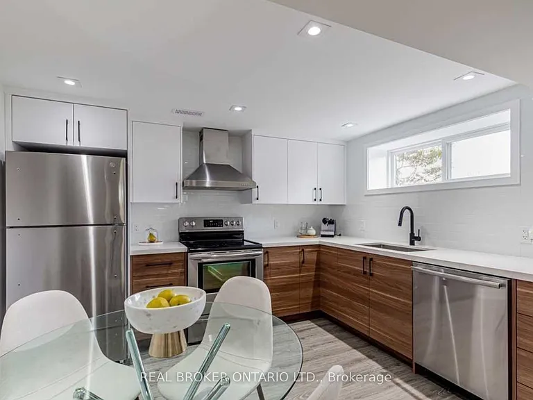 25 Newlin Cres #LOWER — Photo 2