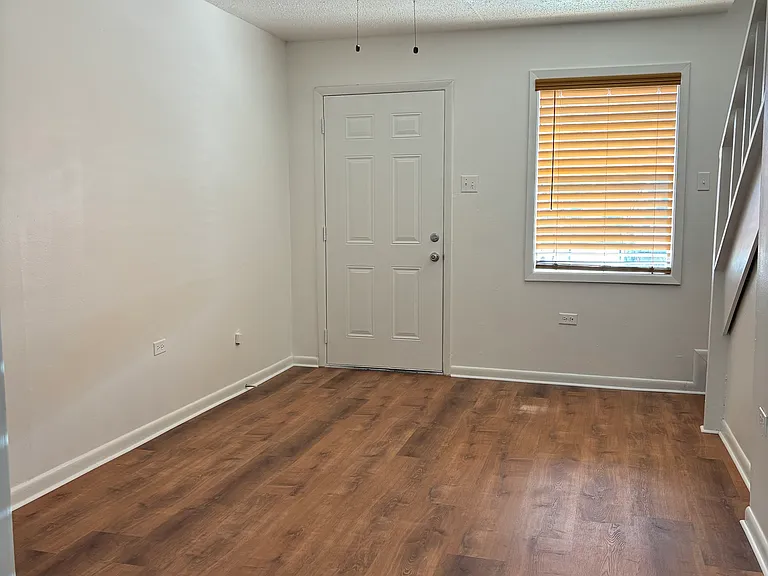 Crestwood Apartments — Photo 36