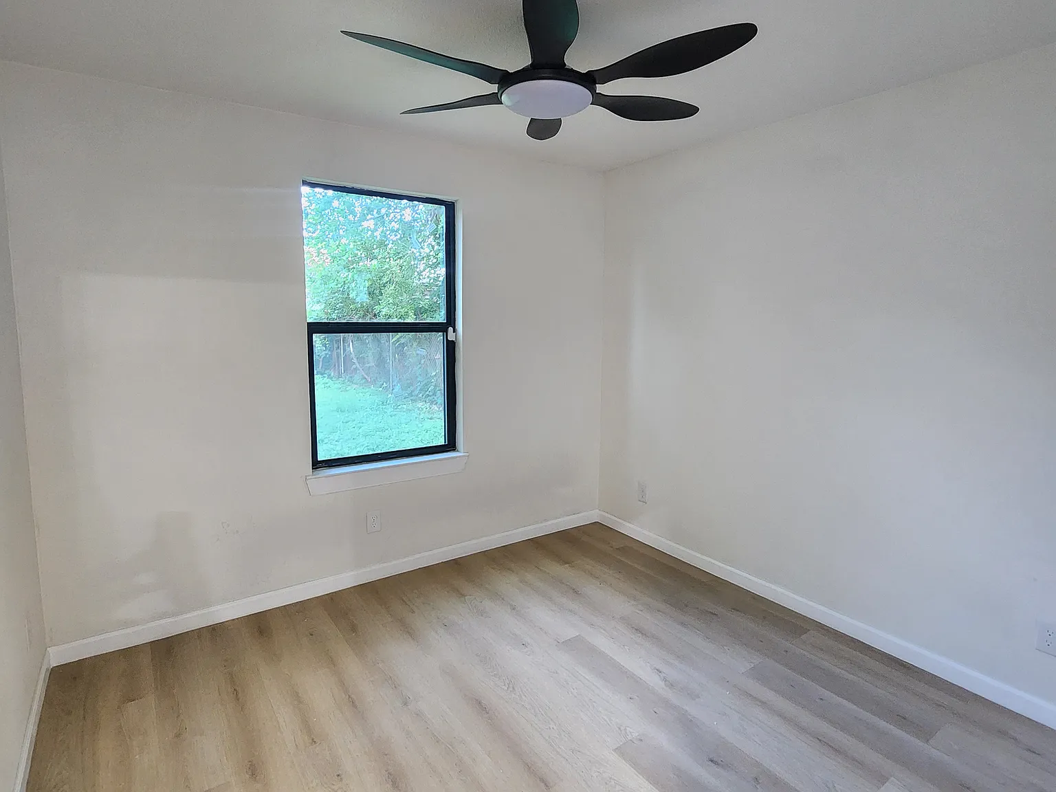 2 bed, 1000 sqft, $1,700 — Photo 2