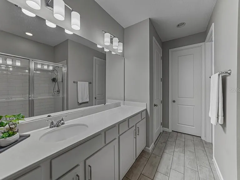 295 Lake Smart Cir — Photo 8