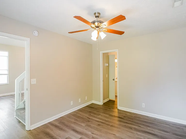 1208 Wembley Dr — Photo 8