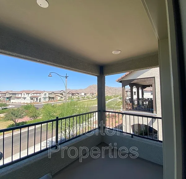 1721 N Marketside Ave — Photo 3