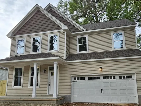 2800 Meadow Wood Dr E, Chesapeake, VA 23321