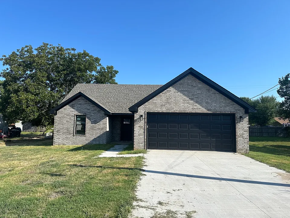 122 Redwood Dr