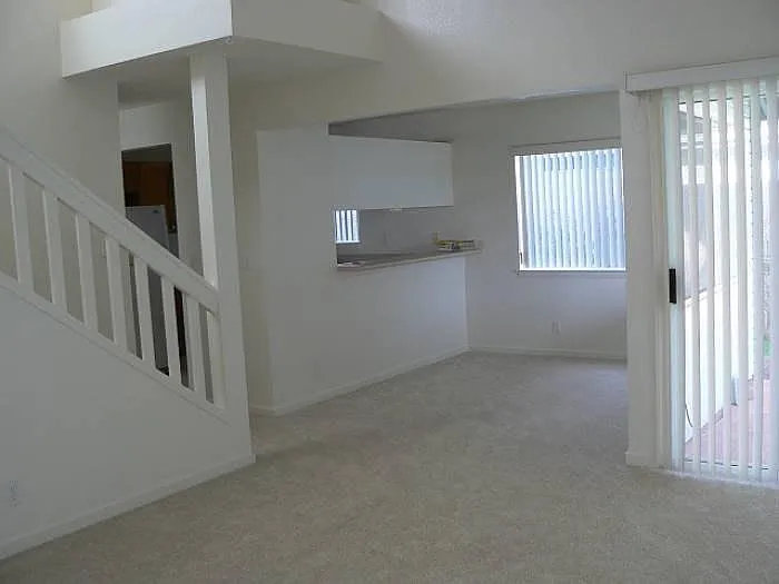 3 bed, 2.5 bath, 1359 sqft, $3,700 — Photo 3