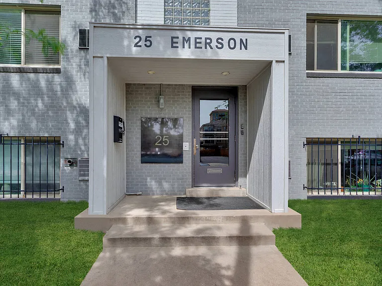 25 Emerson — Photo 2