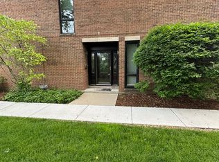 16 Birch Tree Ct, Elmhurst, IL 60126