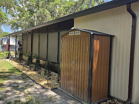 2nd image of 3817 Oakcrest Ln