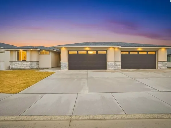 825 Thebes St, West Richland, WA 99353