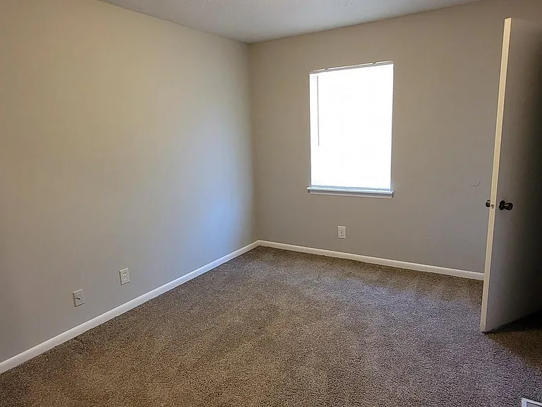 3923 Overland Hts #B — Photo 6