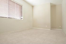 4th image of 10540 W Huntington Dr