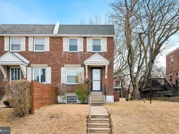 571 Acorn St, Philadelphia, PA 19128