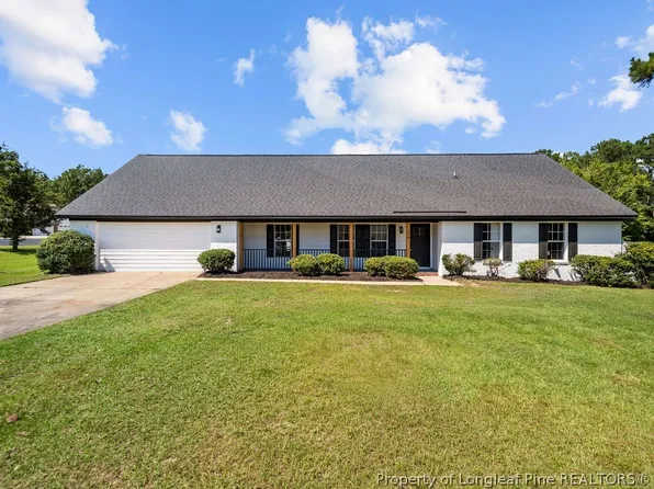 119 Hollow Ln, Raeford, NC 28376