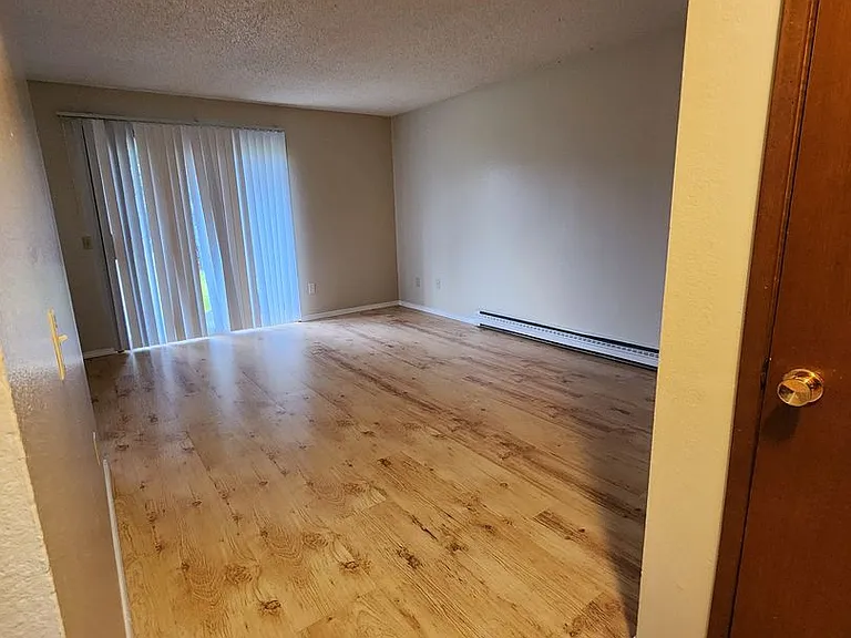 Alpha Park Apartments — Photo 12
