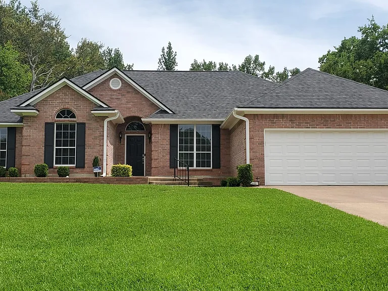 18257 Springmill Ct — Photo 1
