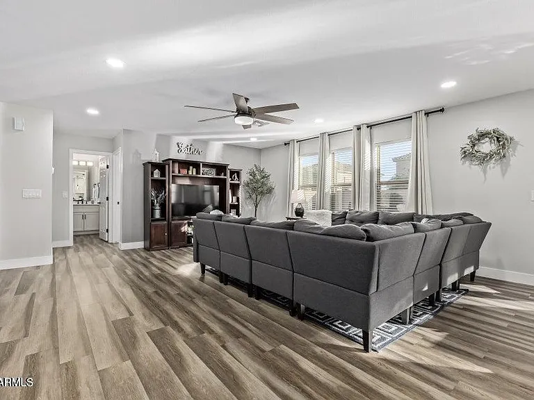 10617 W Daley Ln — Photo 7