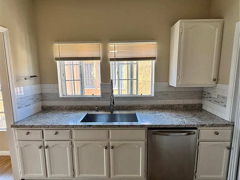 1046 S Citrus Ave — Photo 62