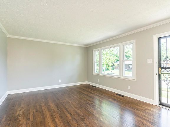 5th image of 2408 Windwood Ct