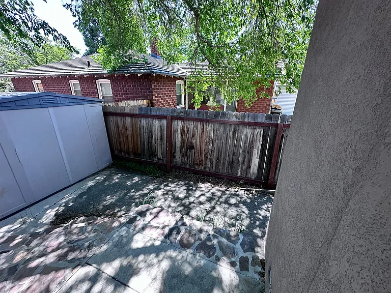 1037 Bell St — Photo 6