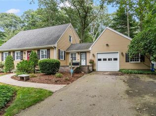 239 Oakwoods Dr, South Kingstown, RI 02879