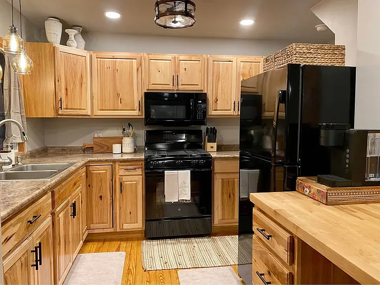 330 E Flat Rock Rd — Photo 5
