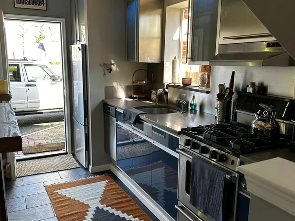 6012 Bush Hill Dr, Alexandria, VA 22310