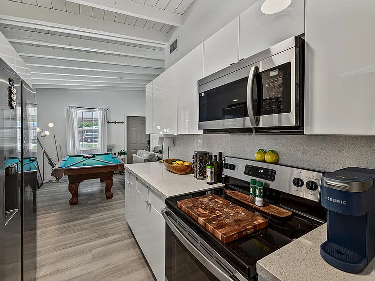 140 SE 9th Ave — Photo 8