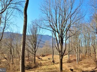 Pine Hl, Sperryville, VA 22740