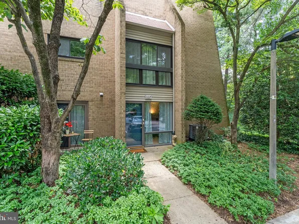 11617 Windbluff Ct #9B, Reston, VA 20191