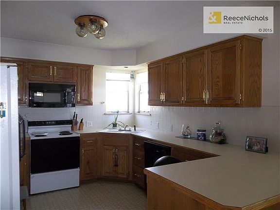 Lots of cabinets and counter space!