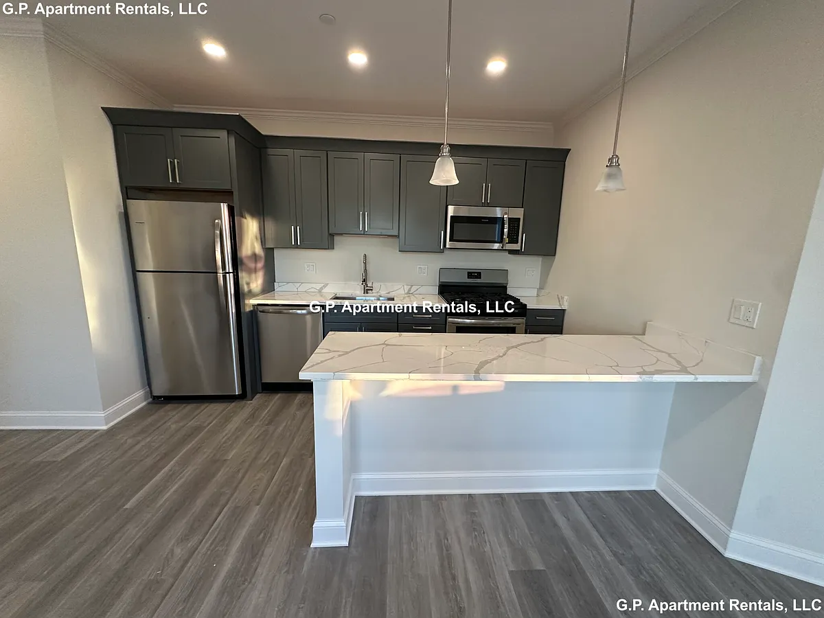 Building Photo - 48 Nichols St #303