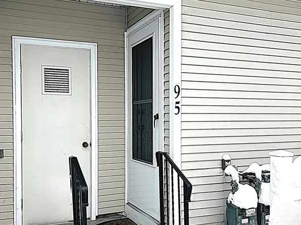 95 Mitchell Dr, Chicopee, MA 01022