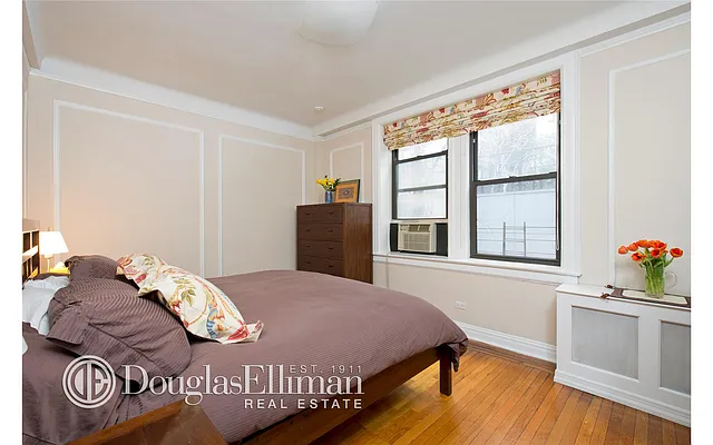 Sold by Douglas Elliman | media 21