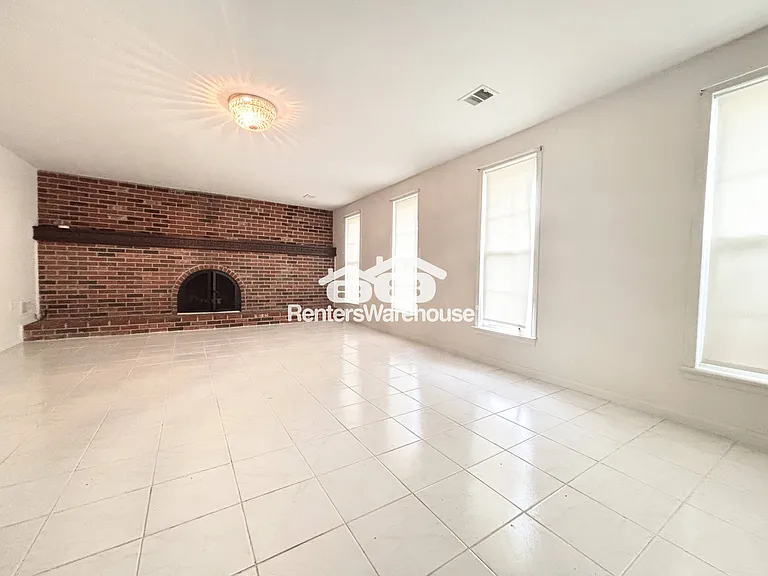 2702 Muskogee St — Photo 4