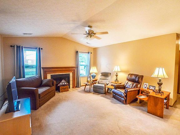 3rd image of 417 Lebon Dr