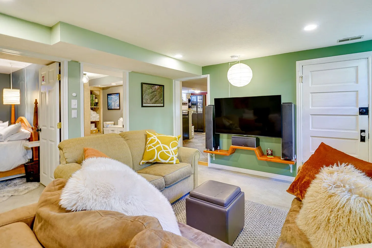 2 bed, 1.0 bath, 1894 sqft, $2,715 — Photo 2