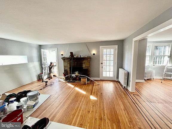 4th image of 835 E Phil Ellena St