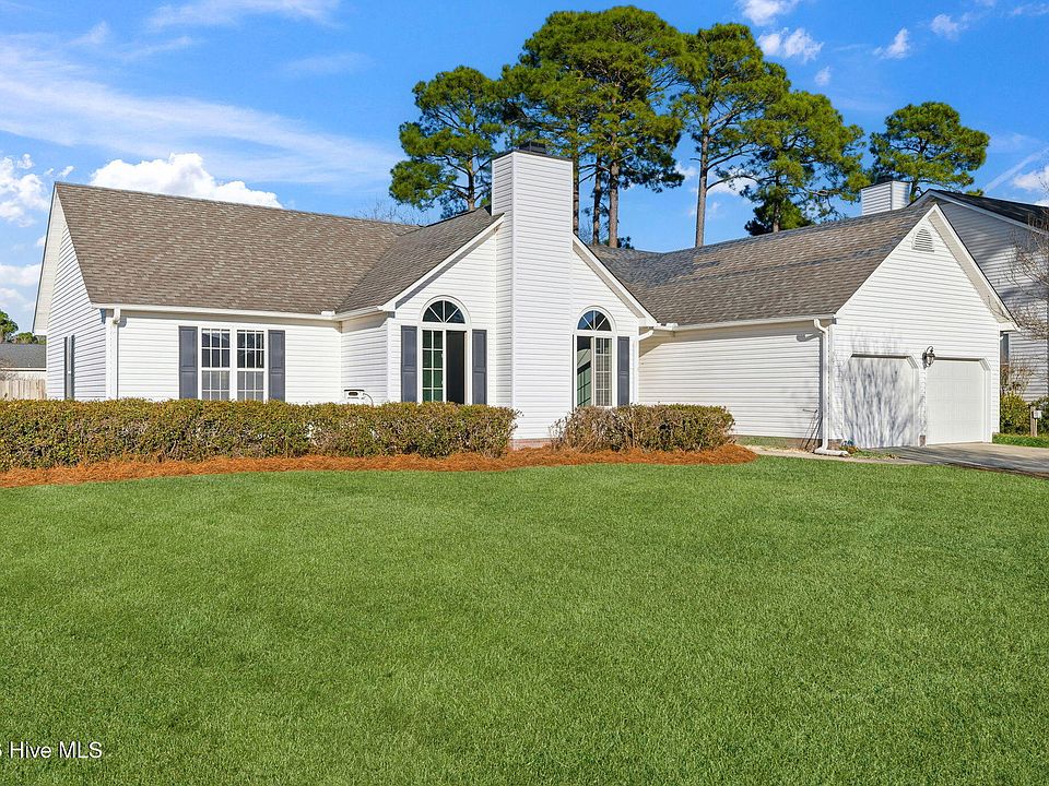 1st image of 901 Sheffield Drive