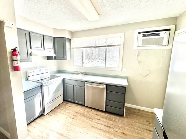 7 Standish Ct #D, Greenfield, MA 01301