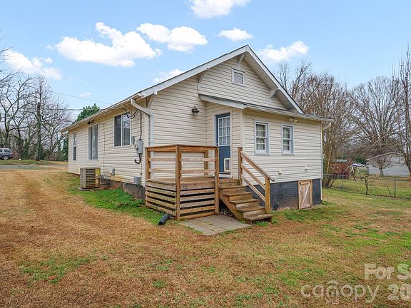 3rd image of 1208 N Davis Ave