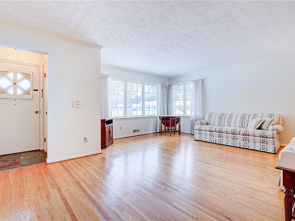 5th image of 7 Allwood Dr